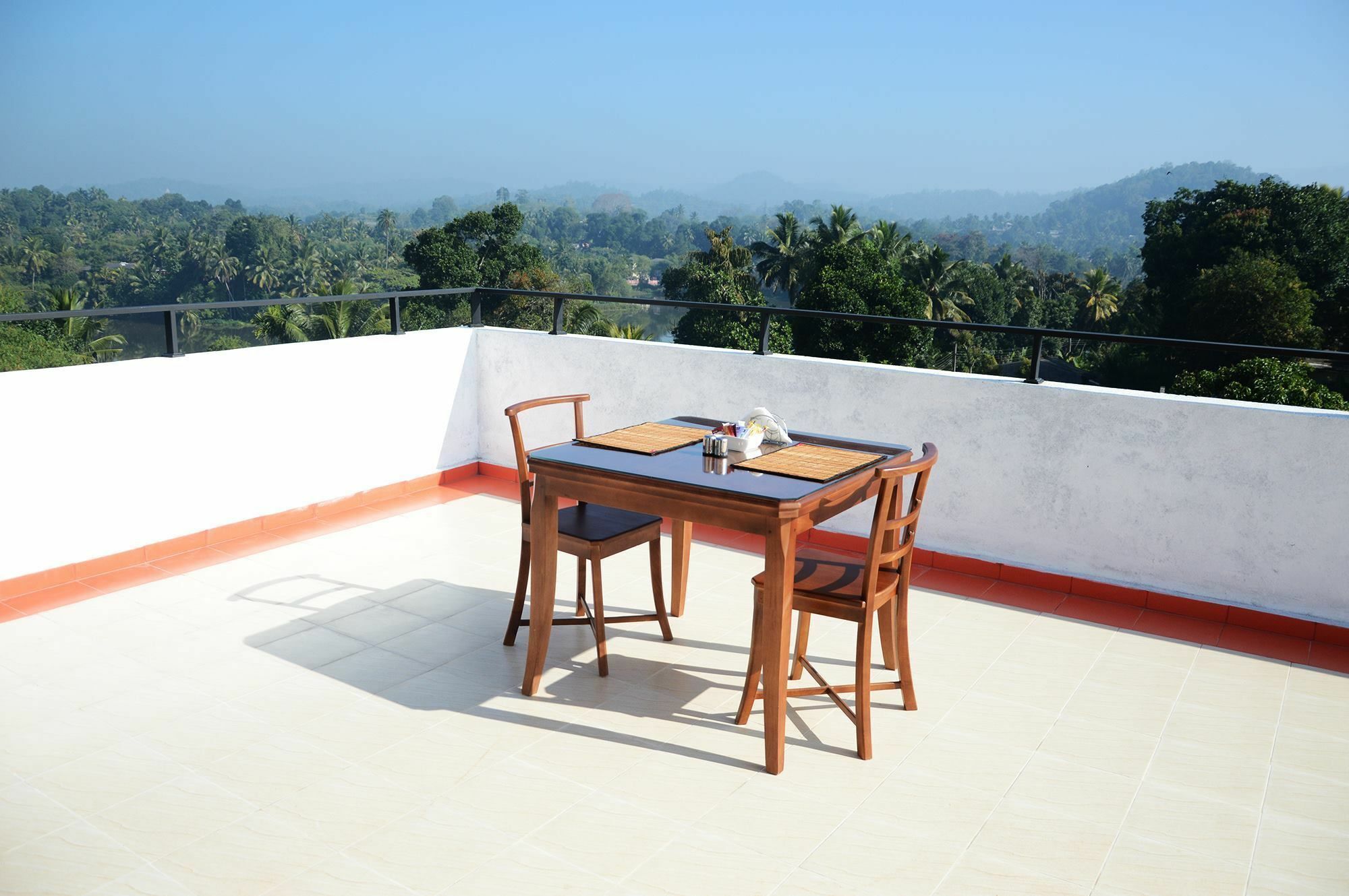 Dazzling 3* Kandy
