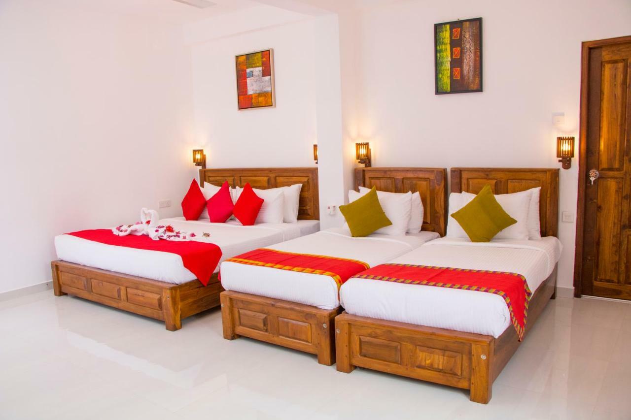 White Camelot 3* Kandy