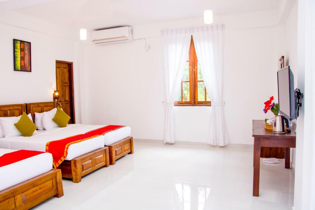 White Camelot Hotel