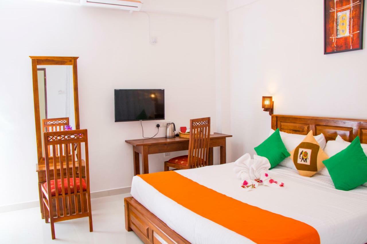 White Camelot Hotel