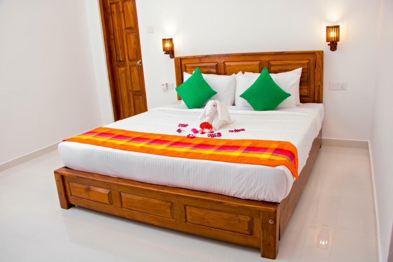 White Camelot Hotel