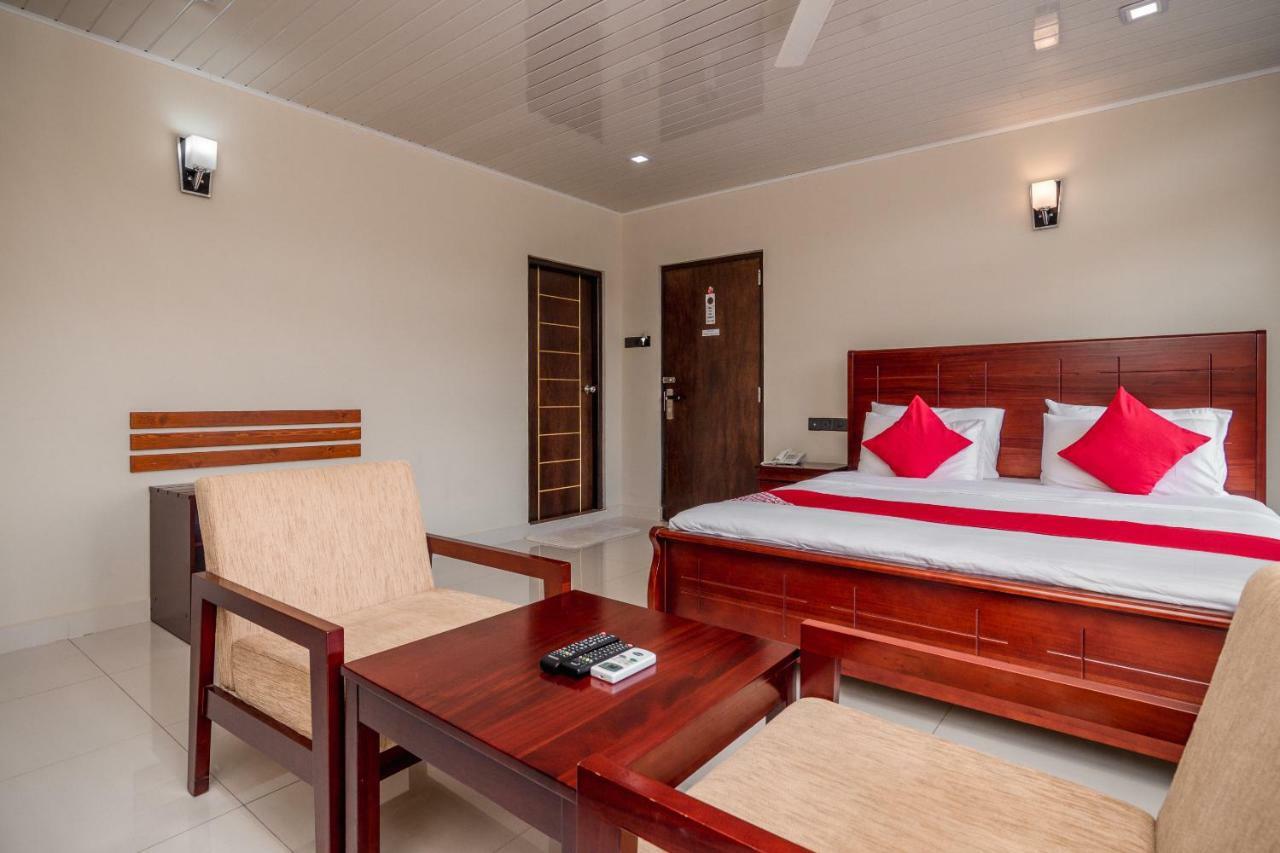 Hotel Janora Hills 3*
