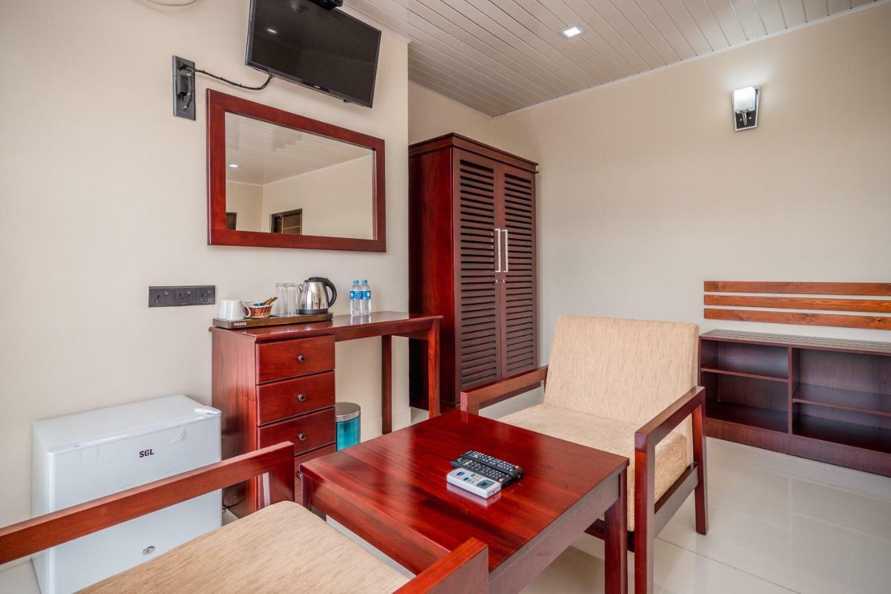 Hotel Janora Hills