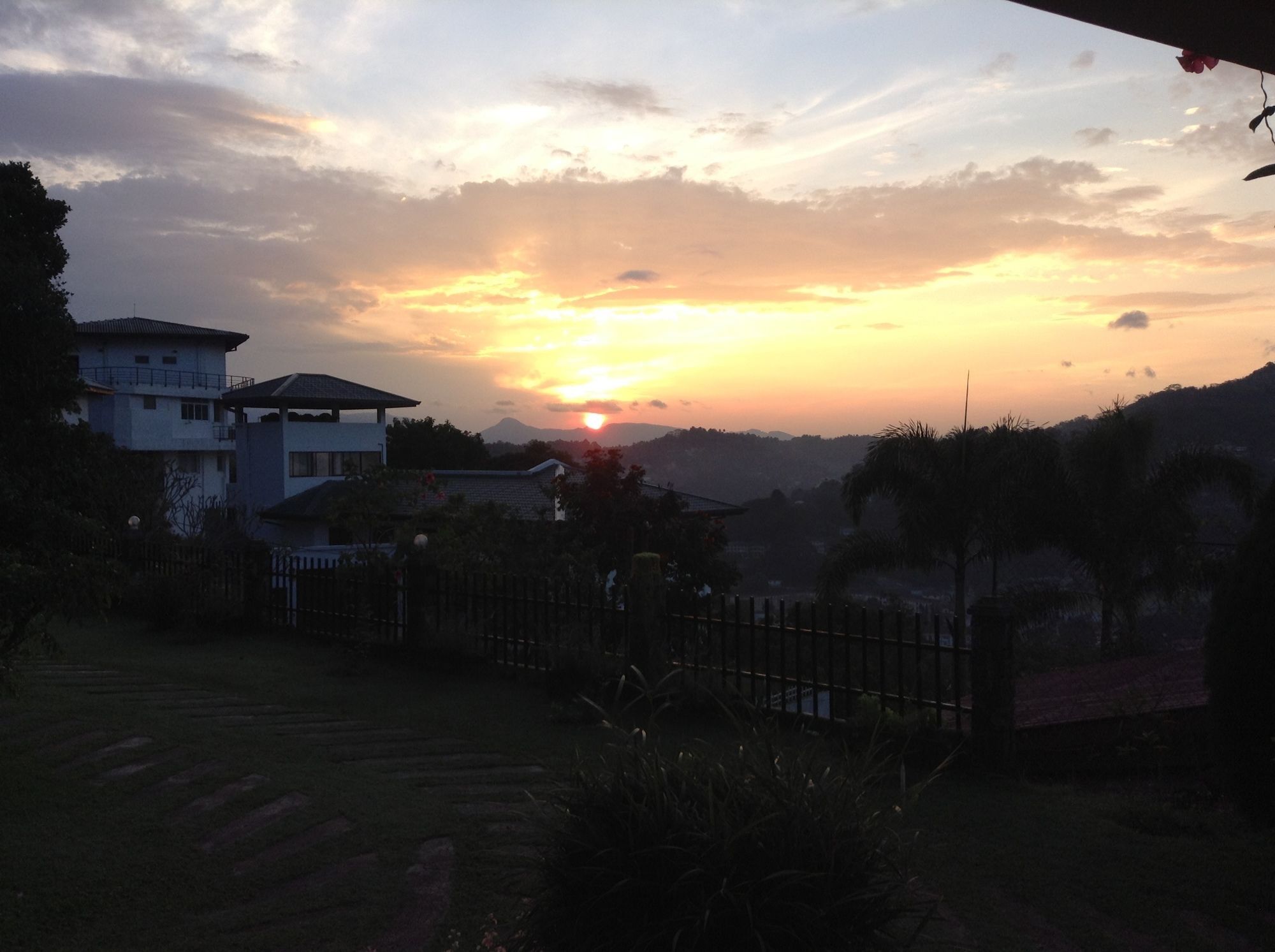The Views 3*