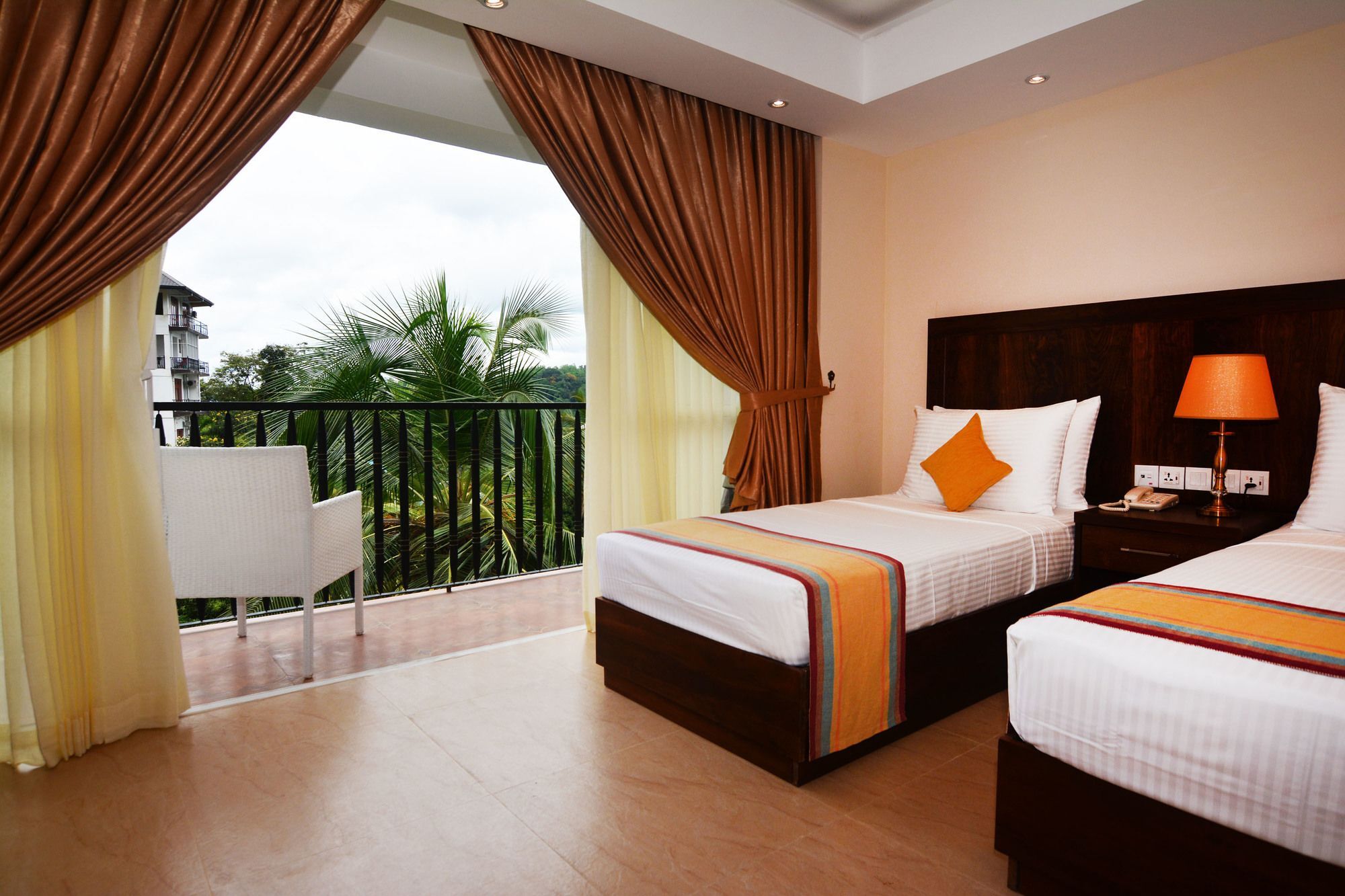 Grand 103 Hotel
