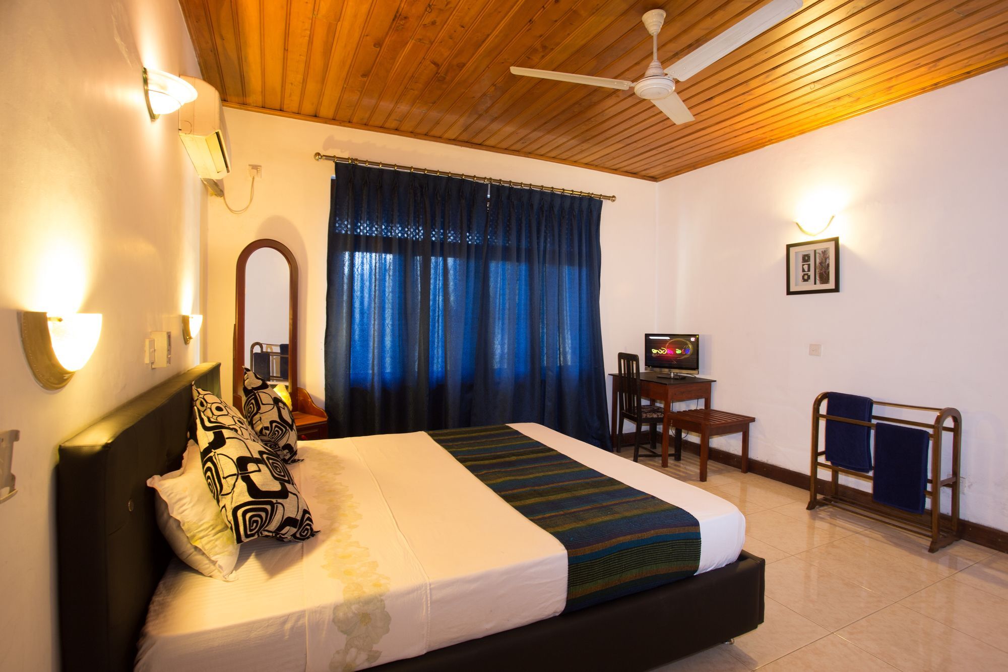 Hotel Tamarind Tree *