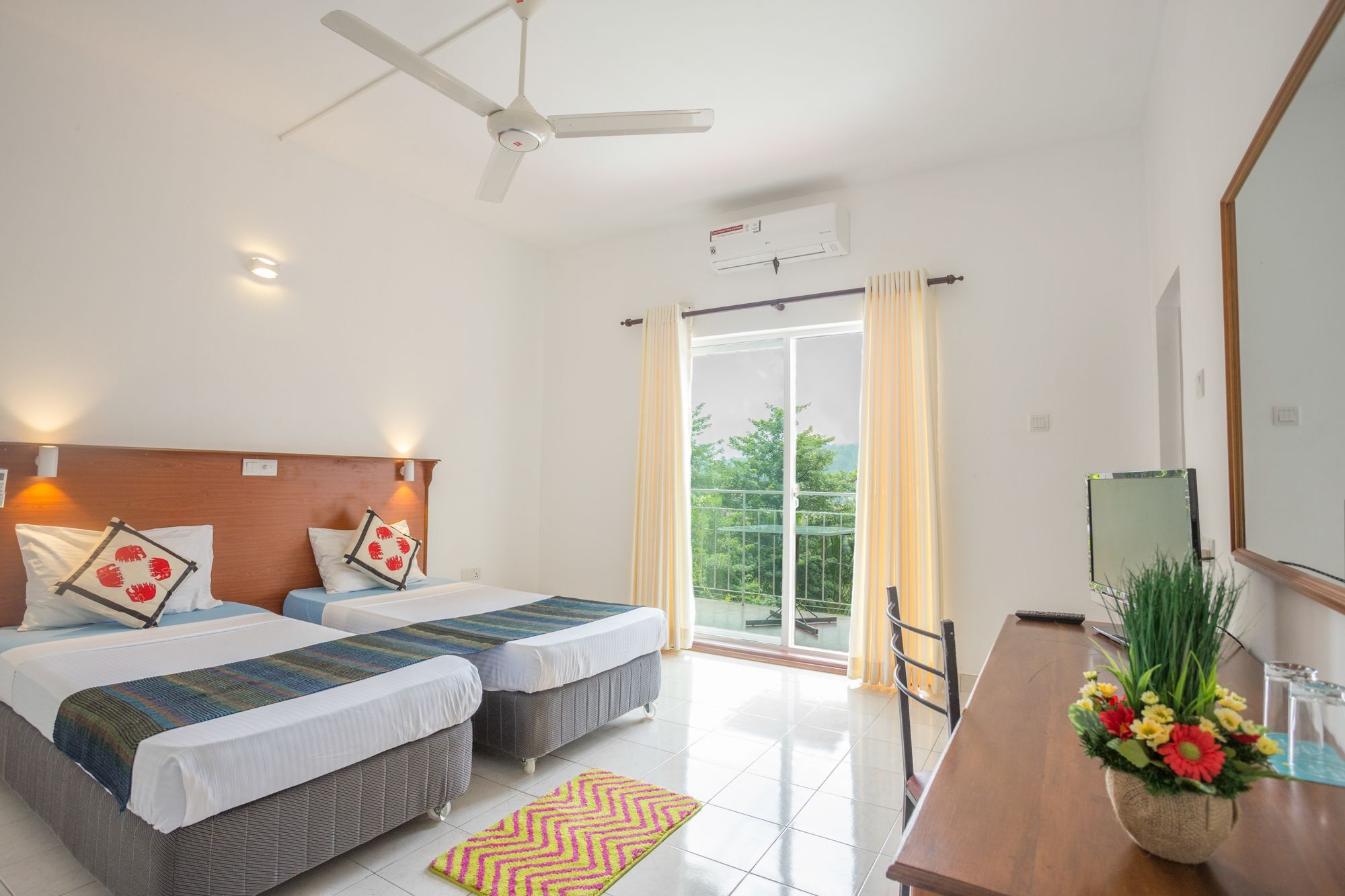 Hotel Tamarind Tree *