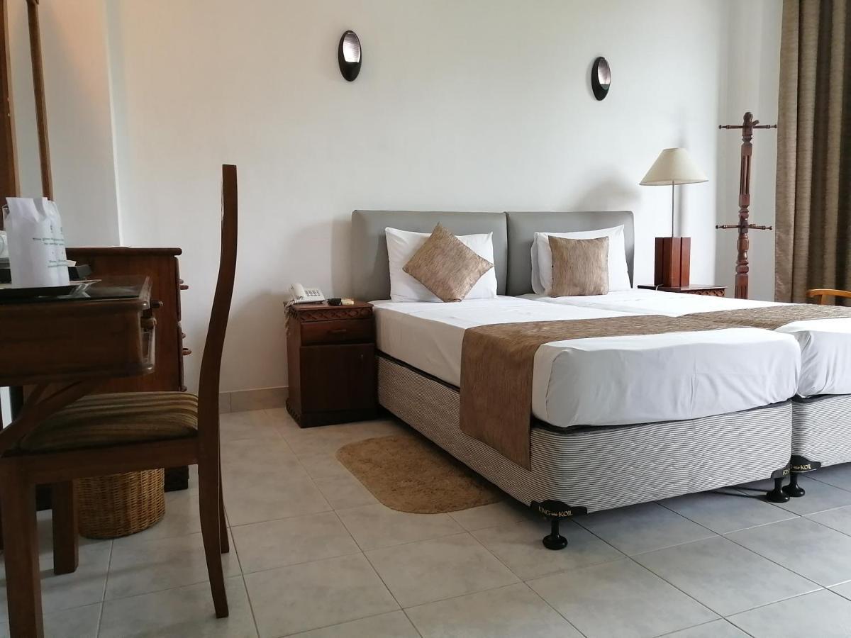 Hotel The Royal Mall *