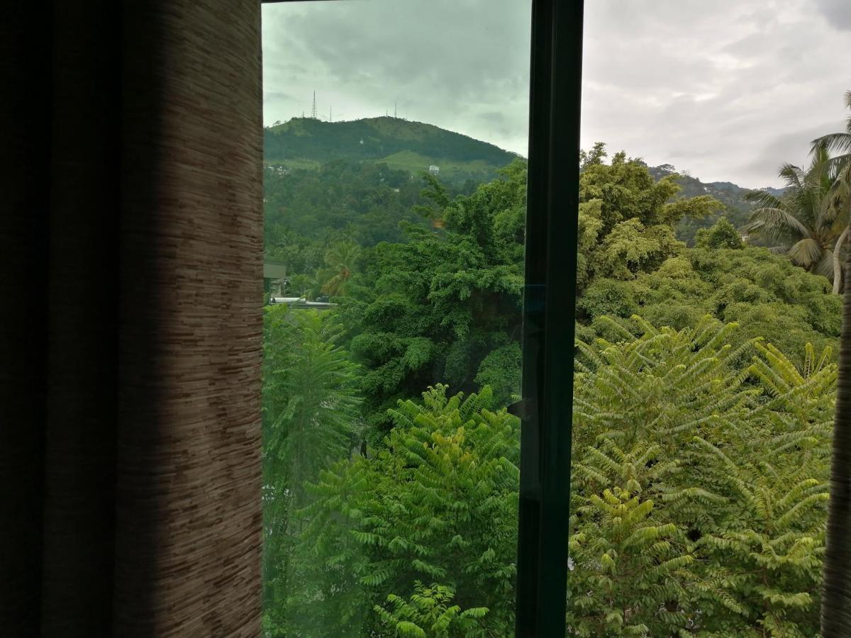 Hotel The Royal Mall Kandy