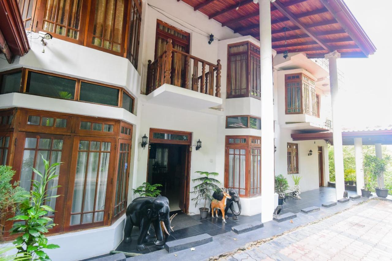 Oak Wood Hotel