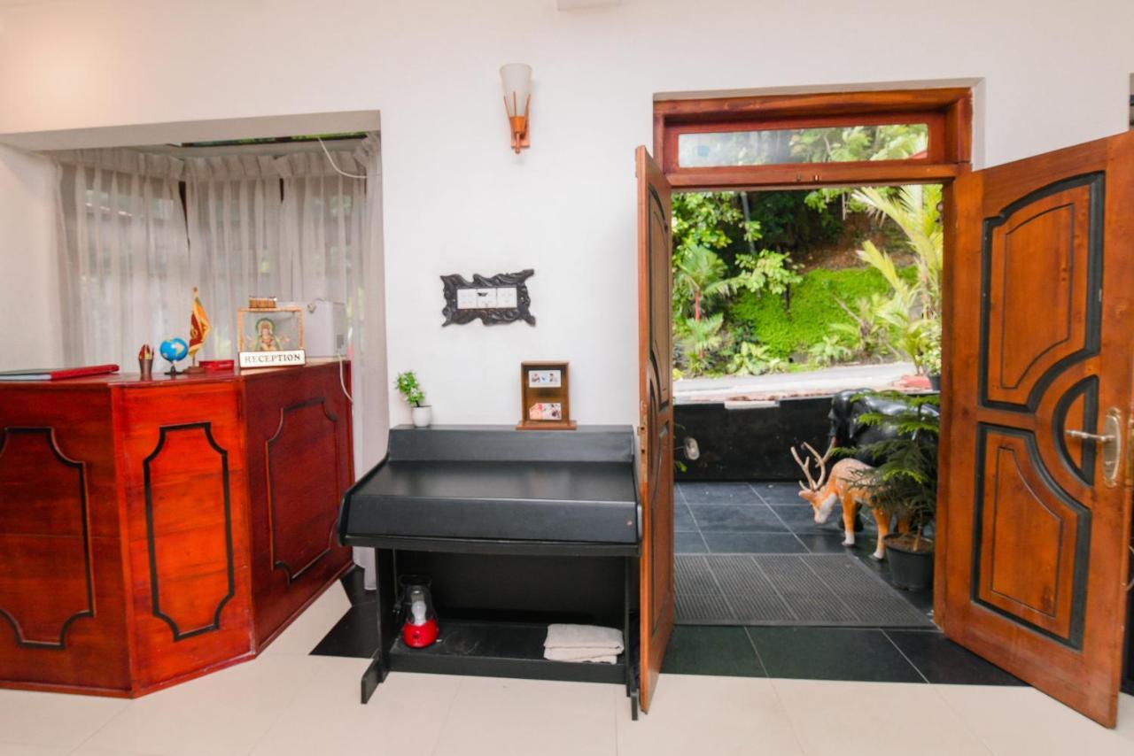 Oak Wood Hotel Kandy