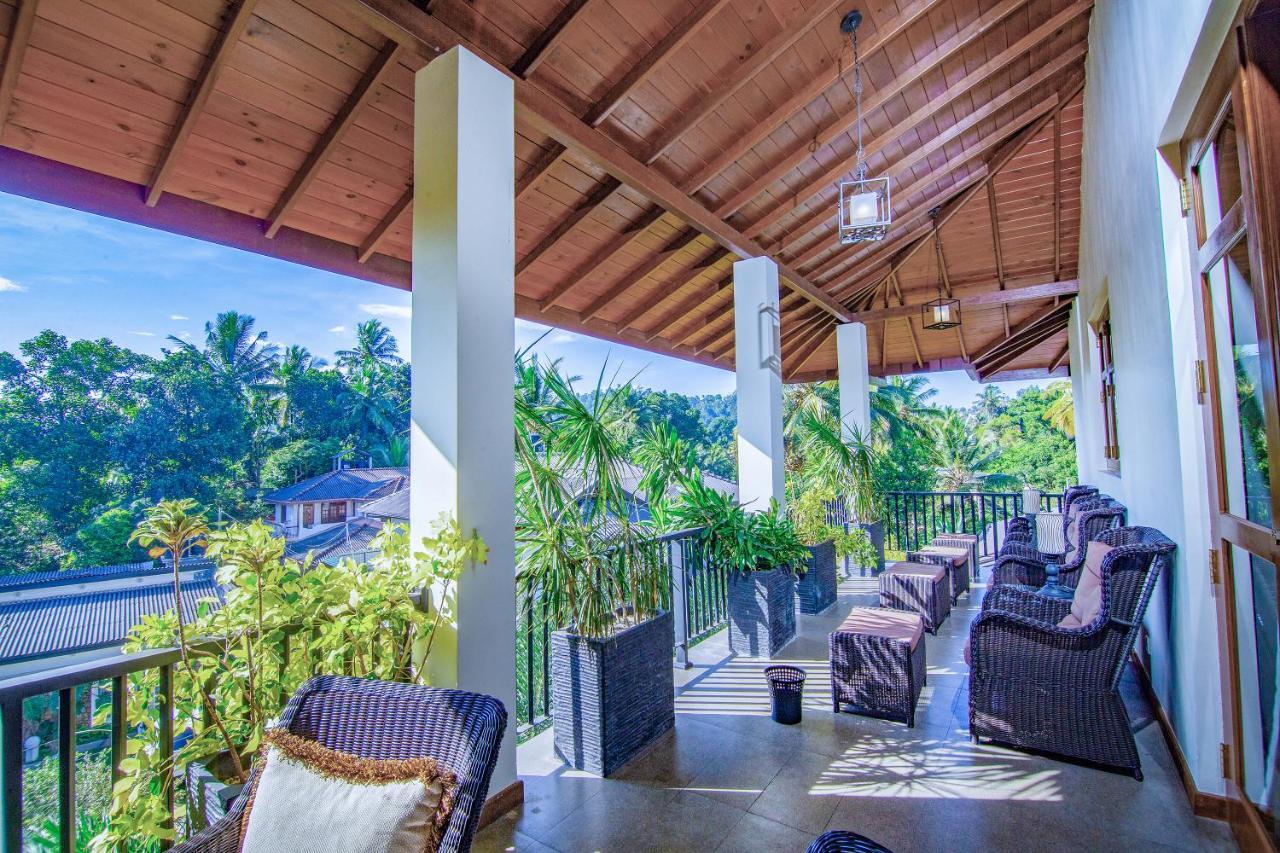 Rivora Homestay *