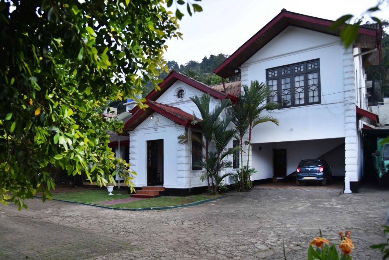 Homestay Antique Tourists *