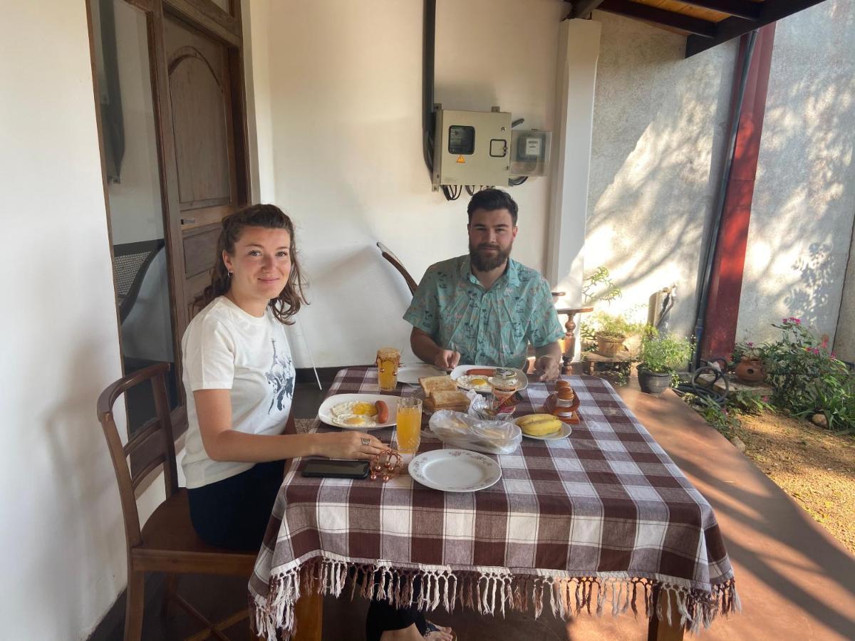 Bed & Breakfast White 3*