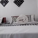 Zuni\'S Home Stay