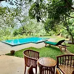 Aqua Dunhinda Villa