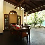 Tree Breeze Inn