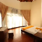 Tree Breeze Inn