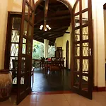 Tree Breeze Inn