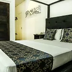 Mintaas Hotel