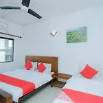 Oyo 479 Water Front Hotel