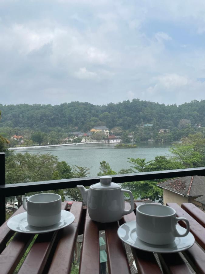 Lotus Hotel *