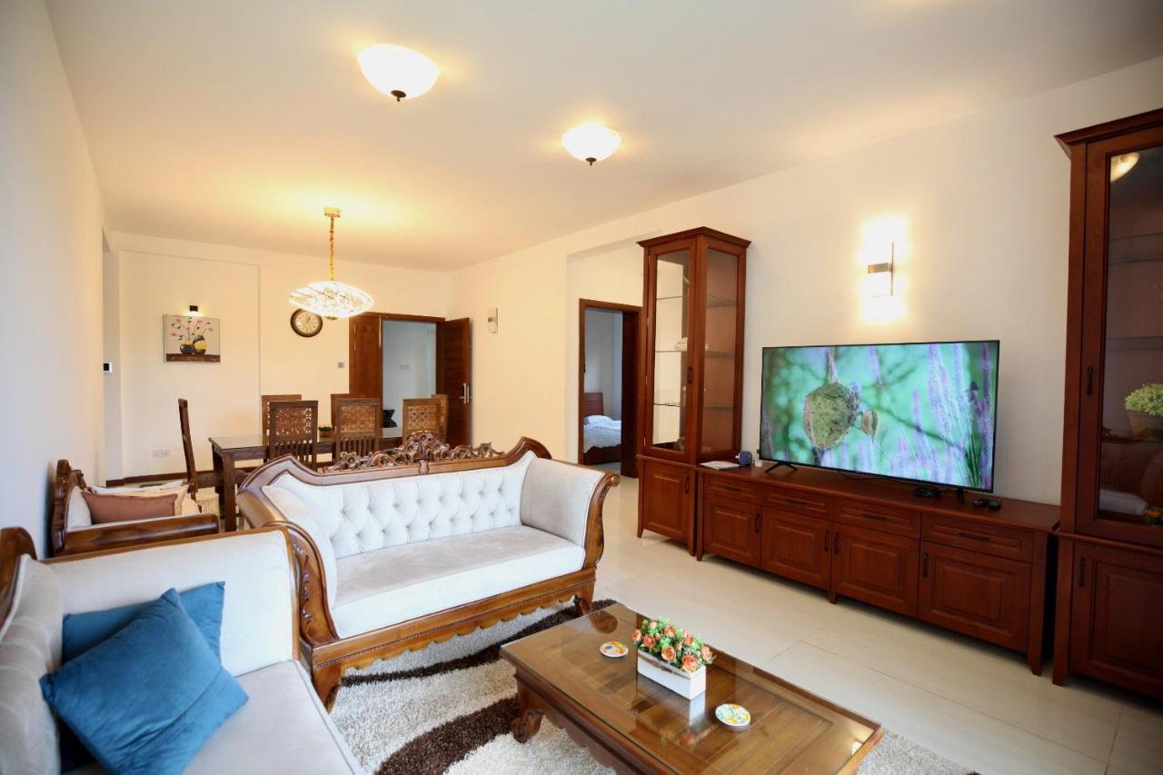 Hidden Relaxation At Kings * Kandy