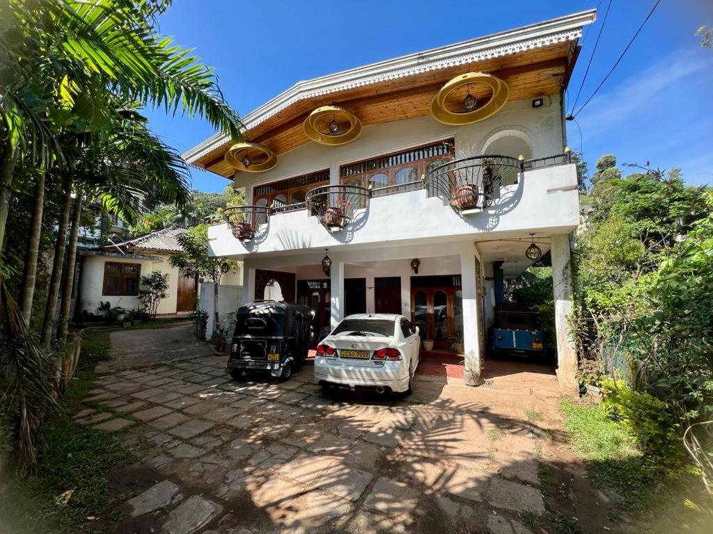 Ivy Banks Kandy
