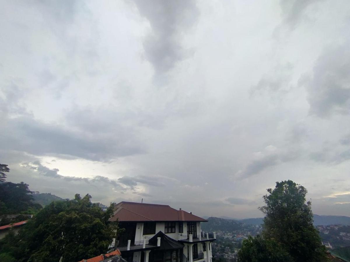 Homestay Zuni's *