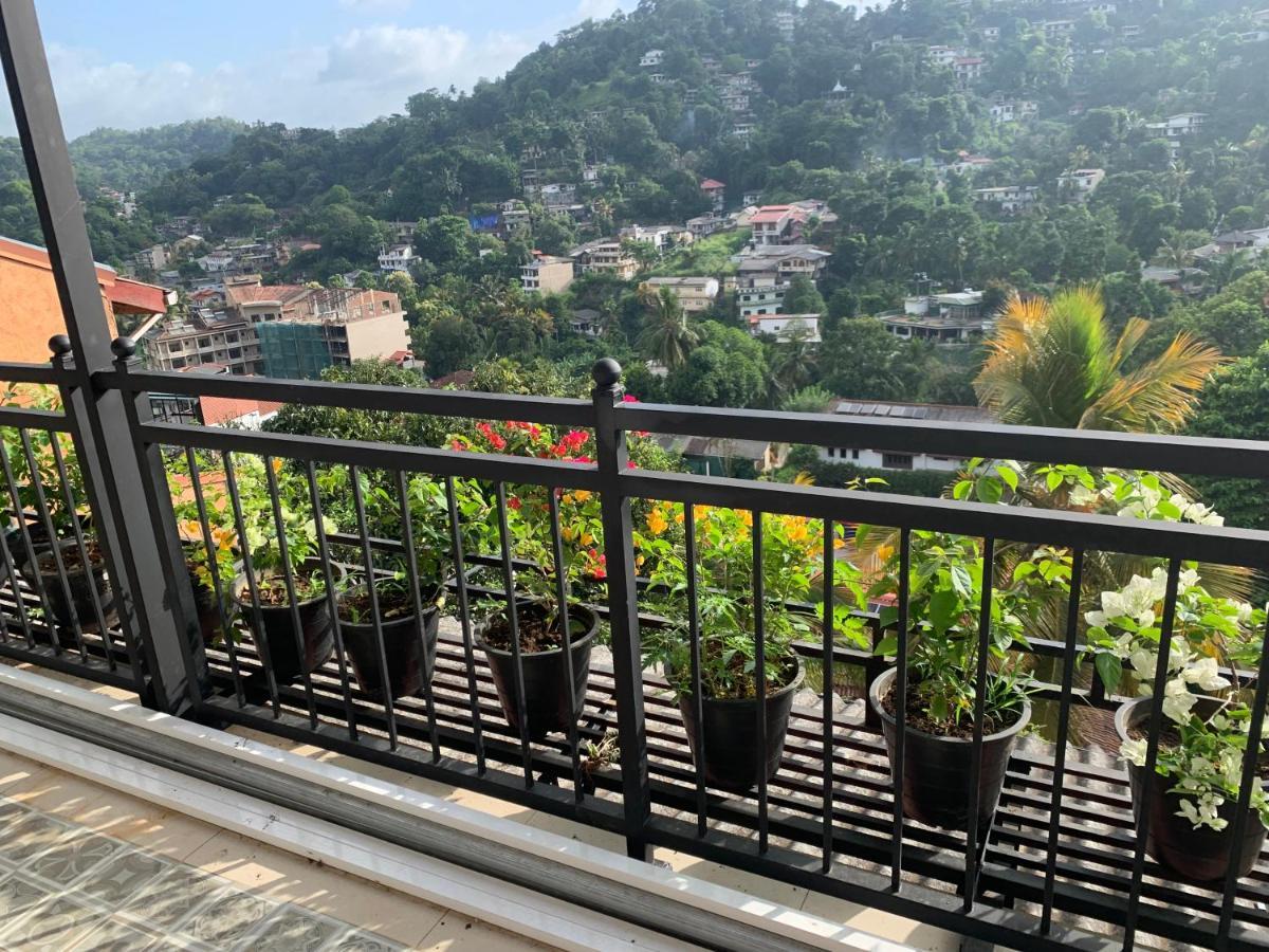 Roof 2 Bed Luxury * Kandy