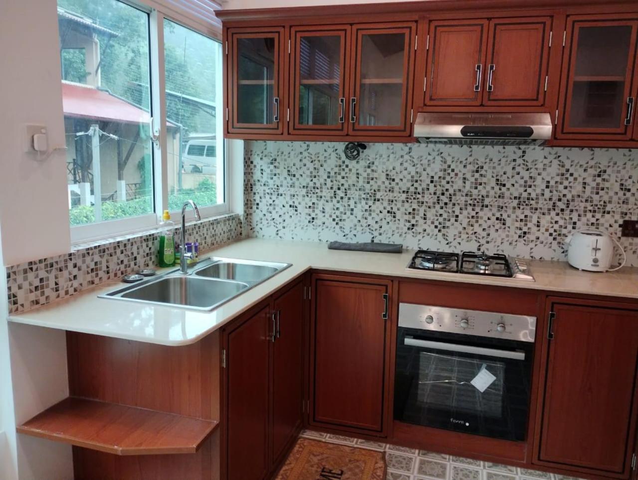 Roof 2 Bed Luxury Bed & Breakfast Kandy