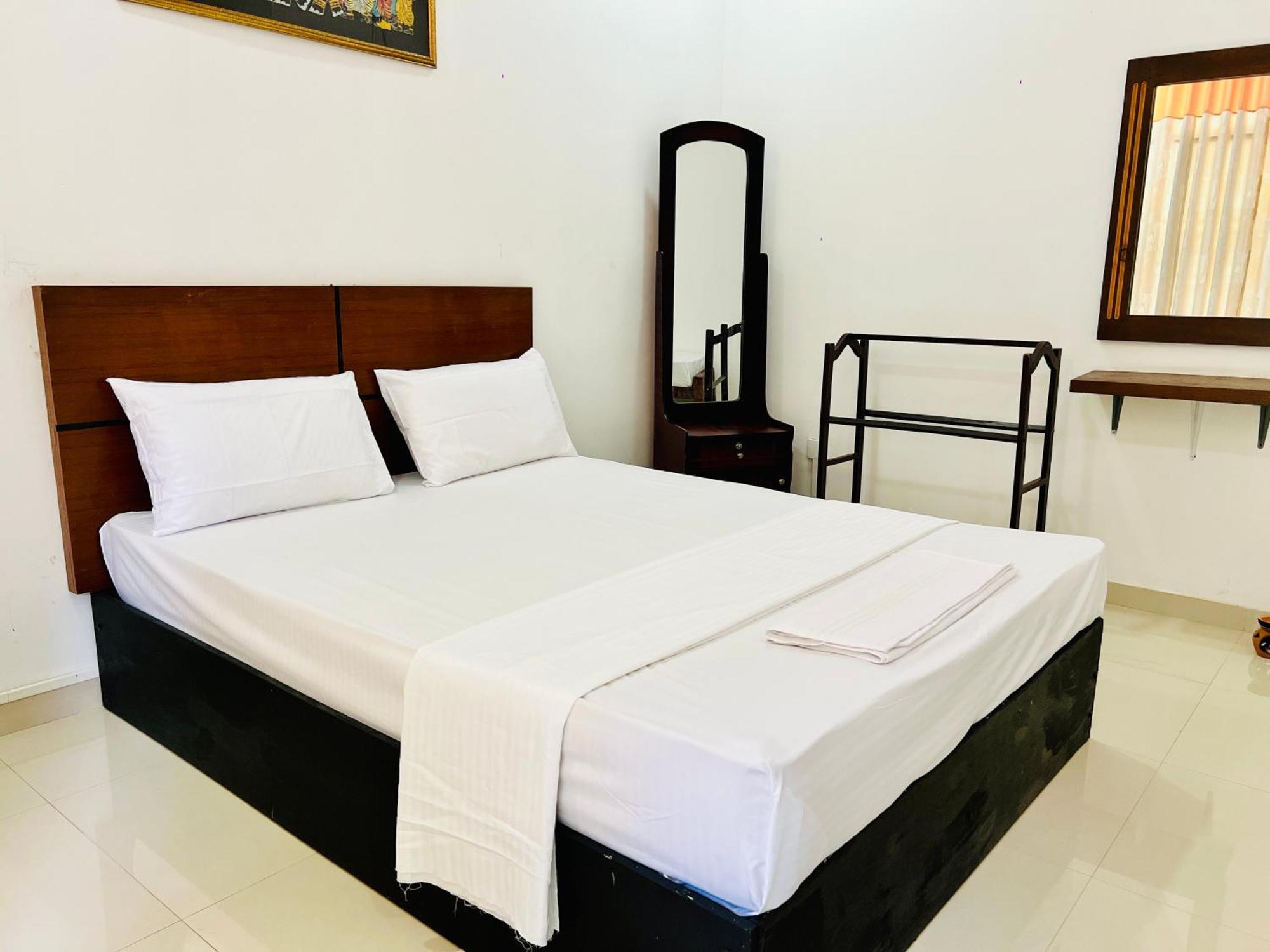 Eco Hotel *