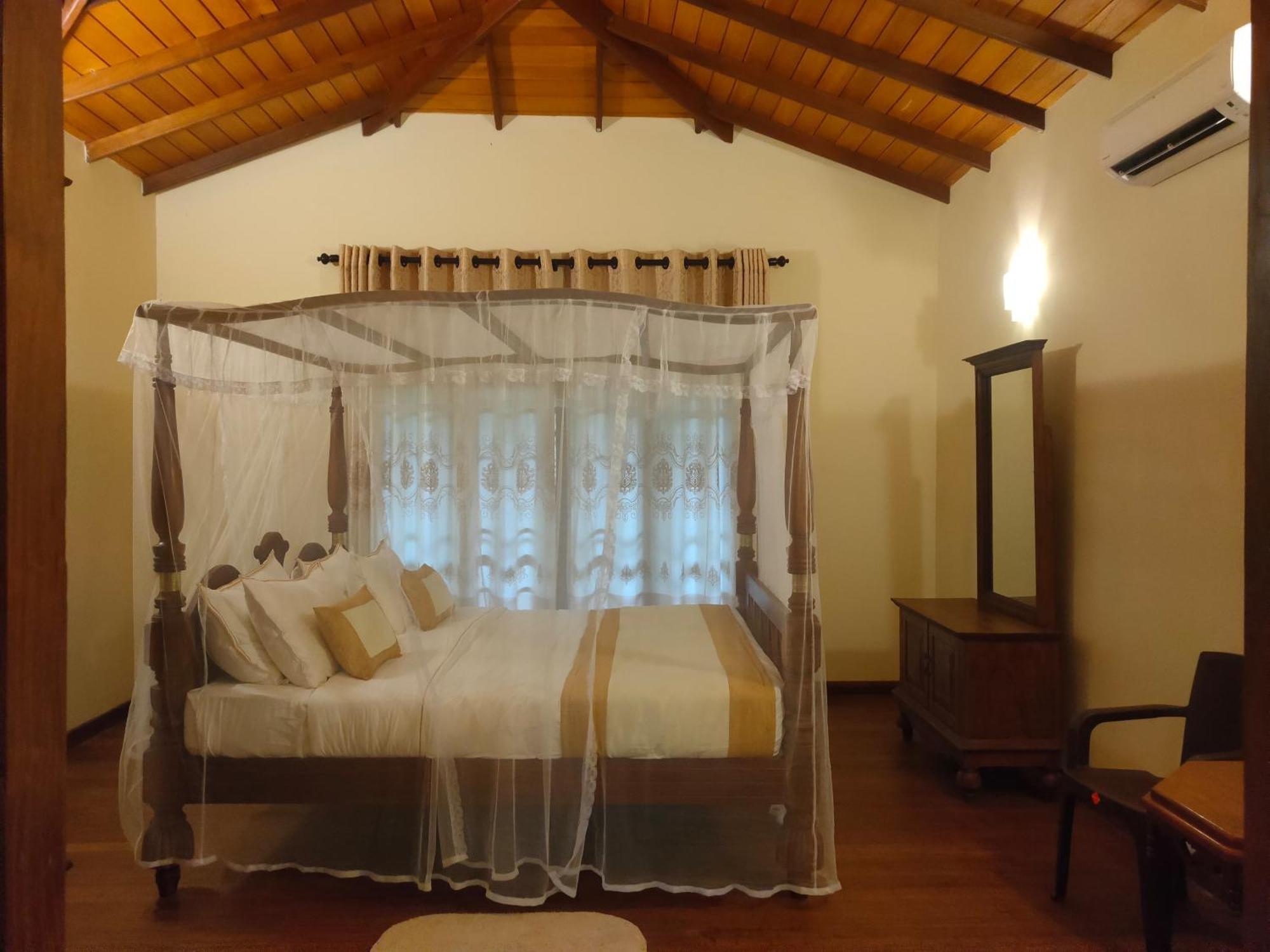 Hotel Heaven Palace Kandy