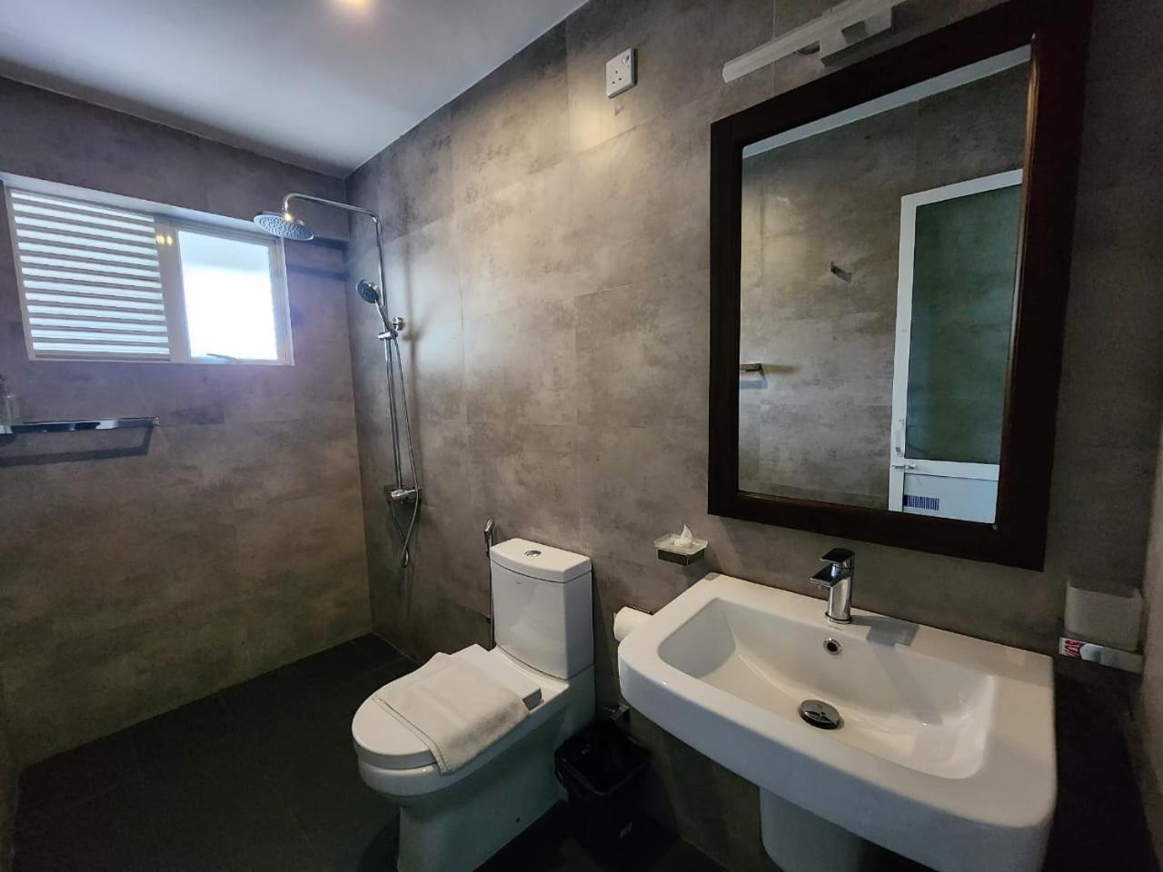Lotus Hotel Kandy