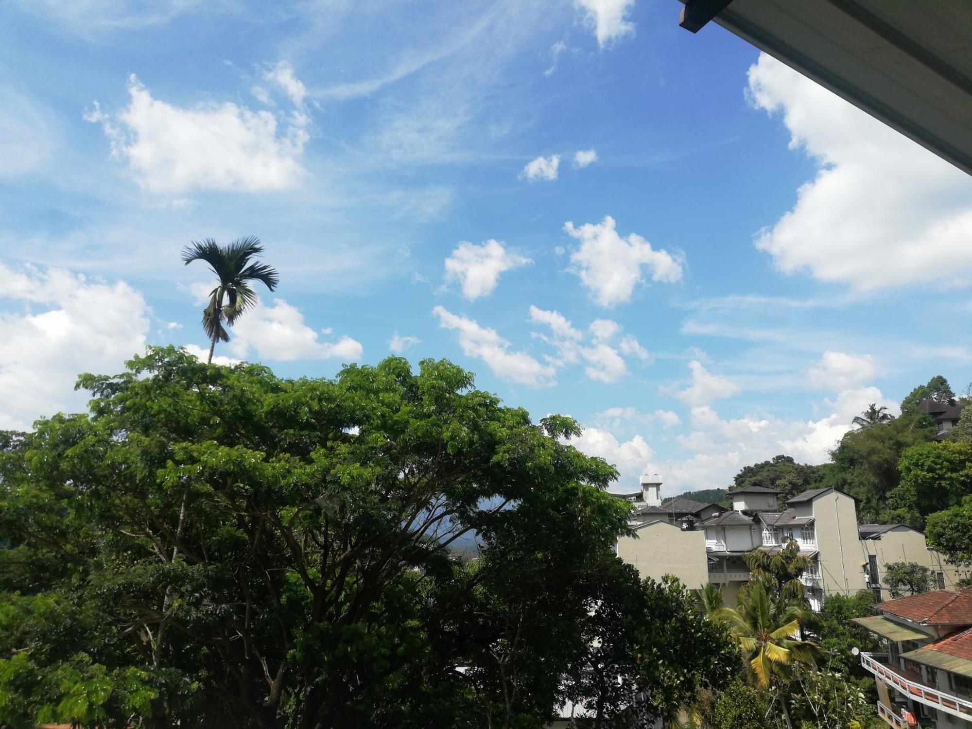 Days B/b Kandy