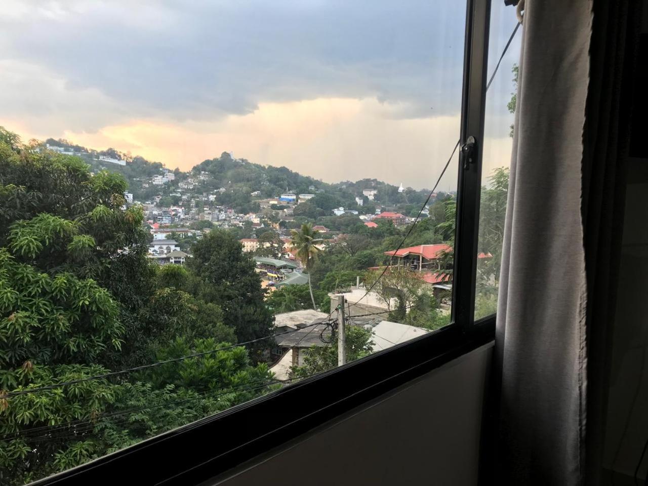 Sky 2 * Kandy