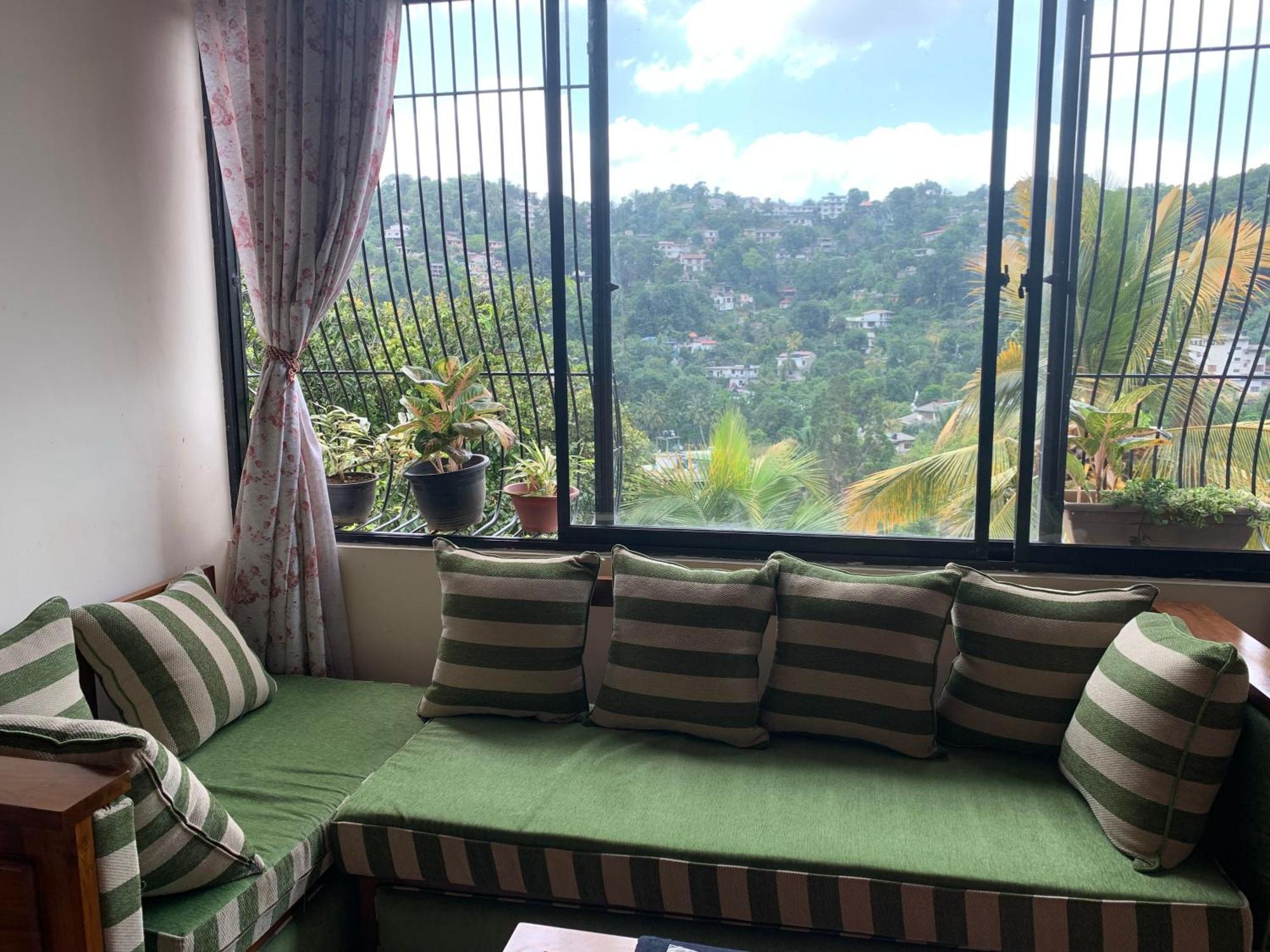 Roof 2 Bed Luxury * Kandy