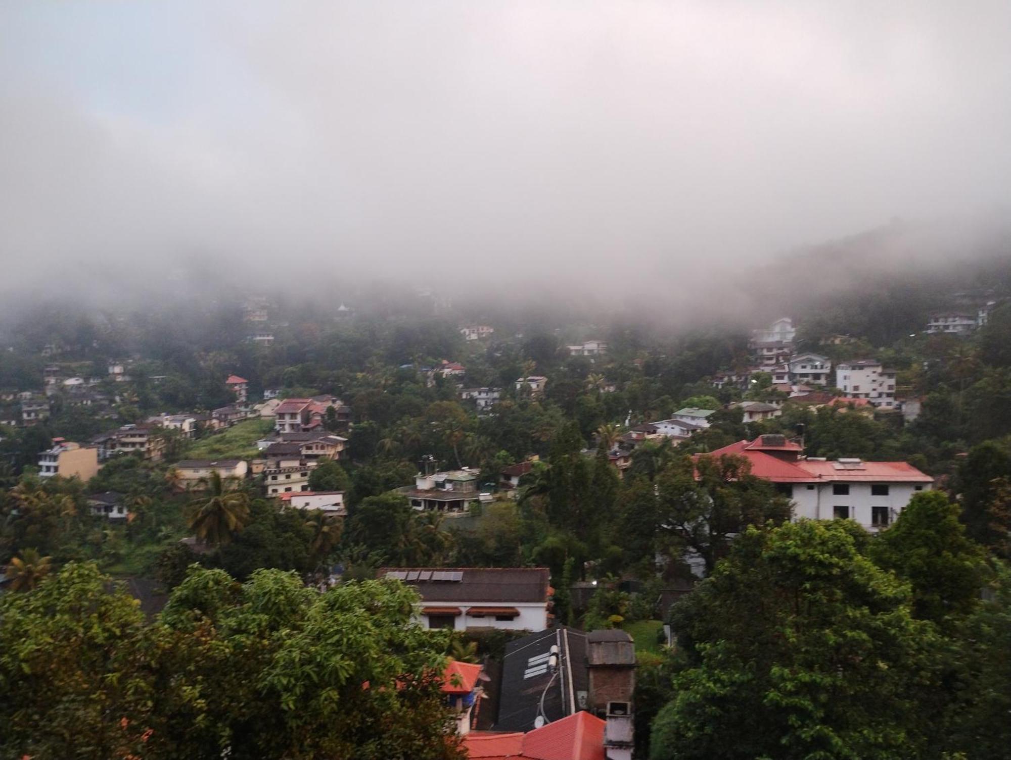 Roof 2 Bed Luxury Bed & Breakfast Kandy