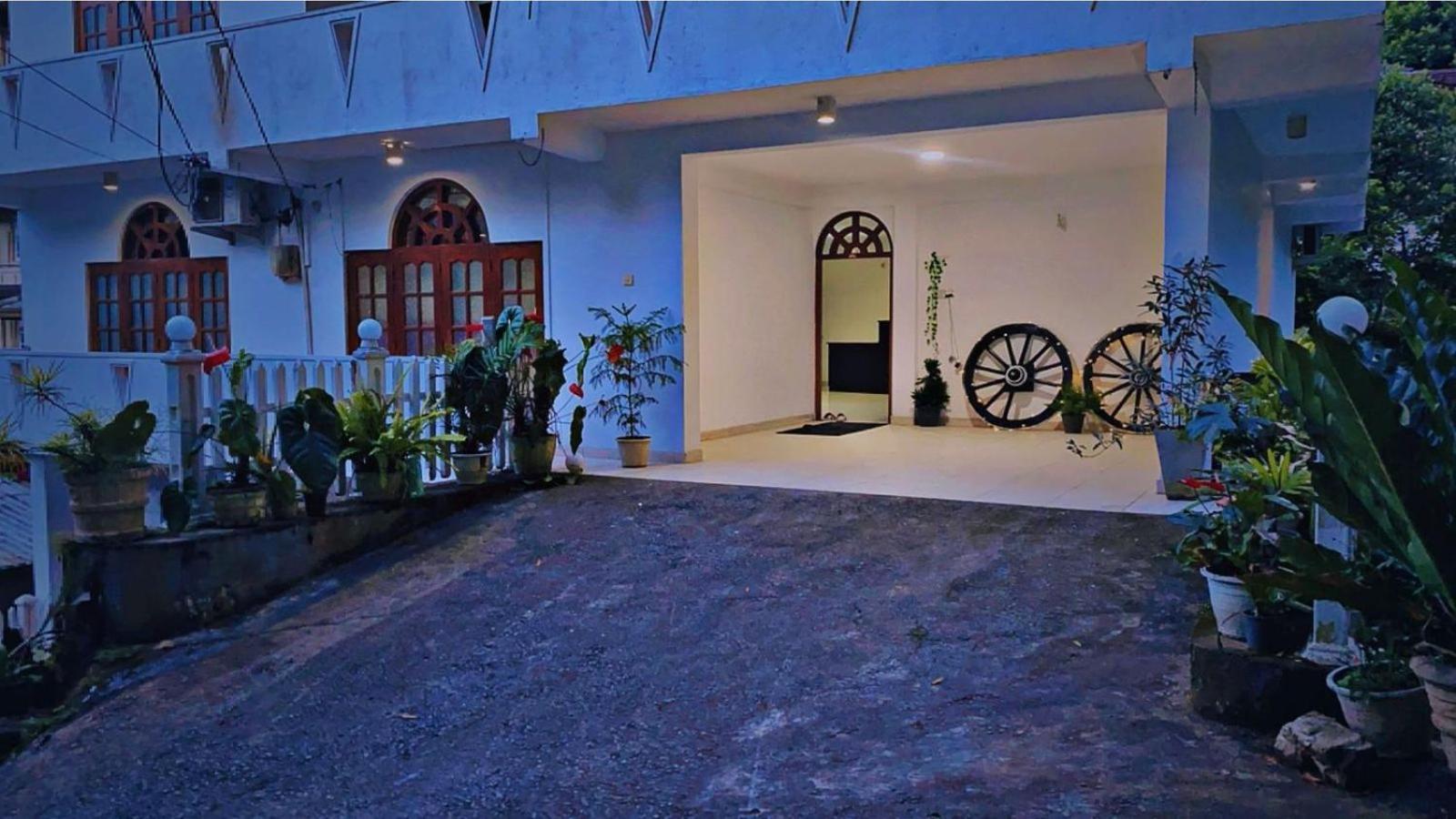 Hotel New Nethmi *