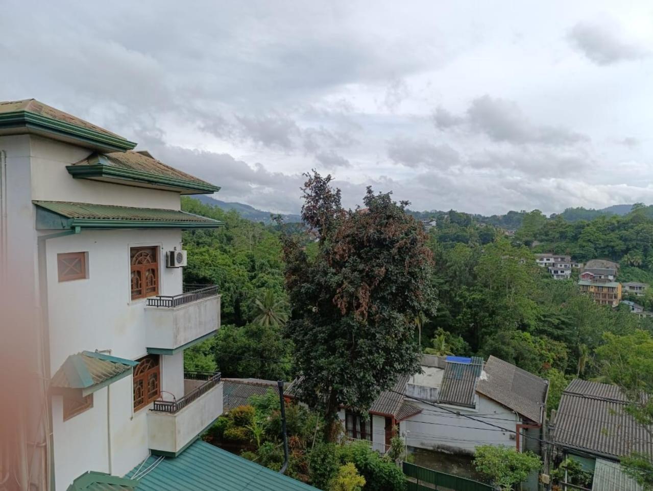 Apartment Shades Of Hills