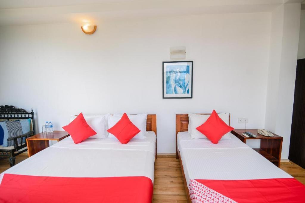 Hill House 3*