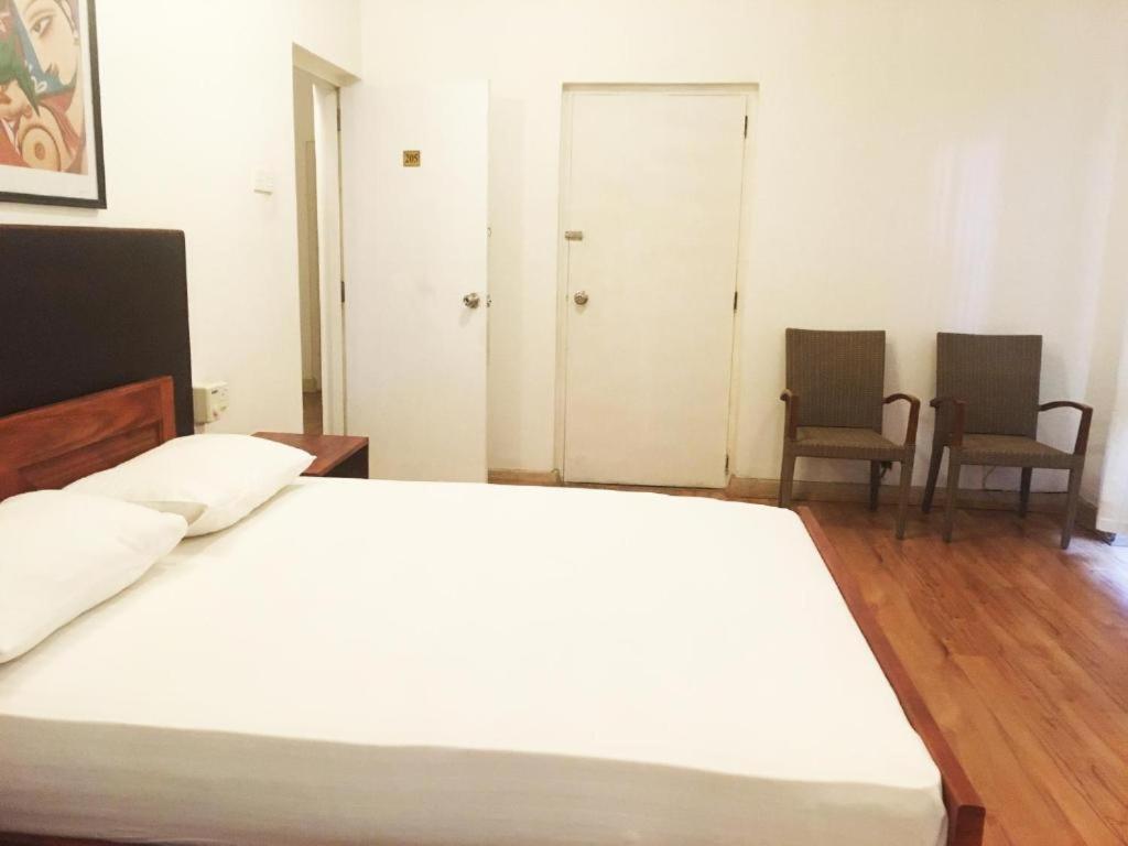 Hill House Hotel 3*