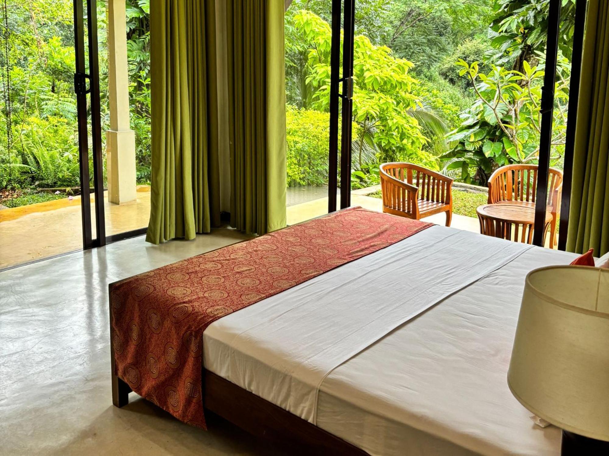 Aqua Dunhinda Hotel