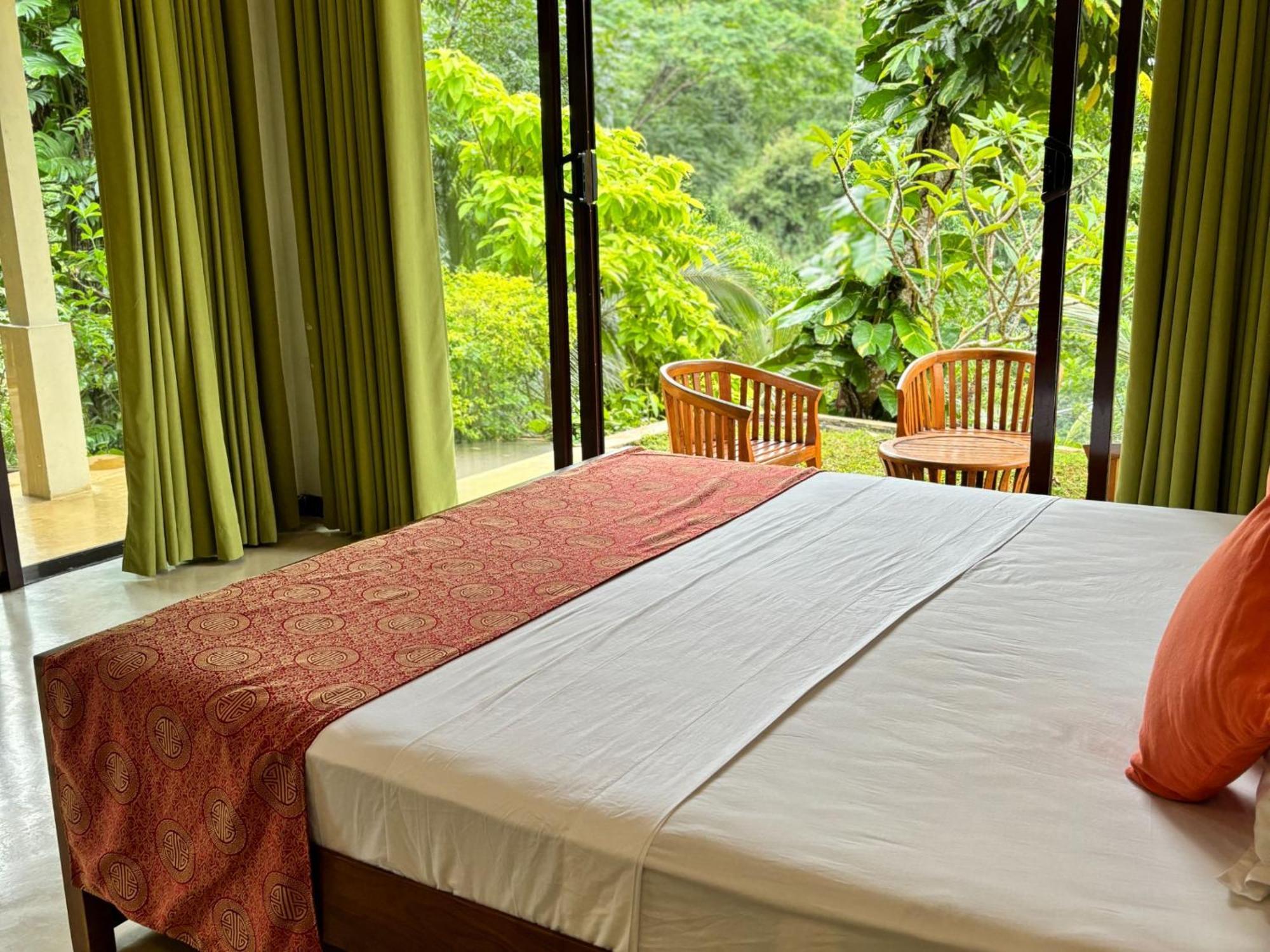 Aqua Dunhinda Hotel Kandy