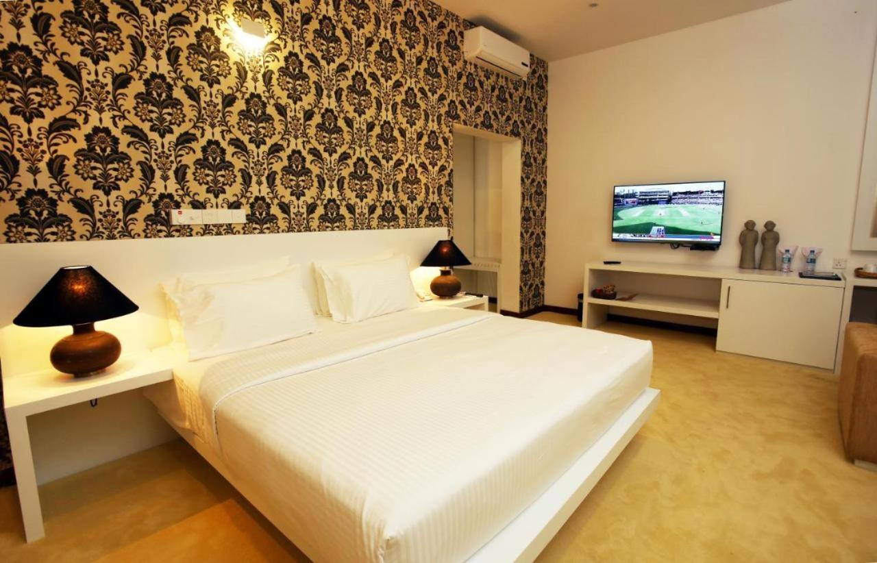 Mount Randholee & Hotel