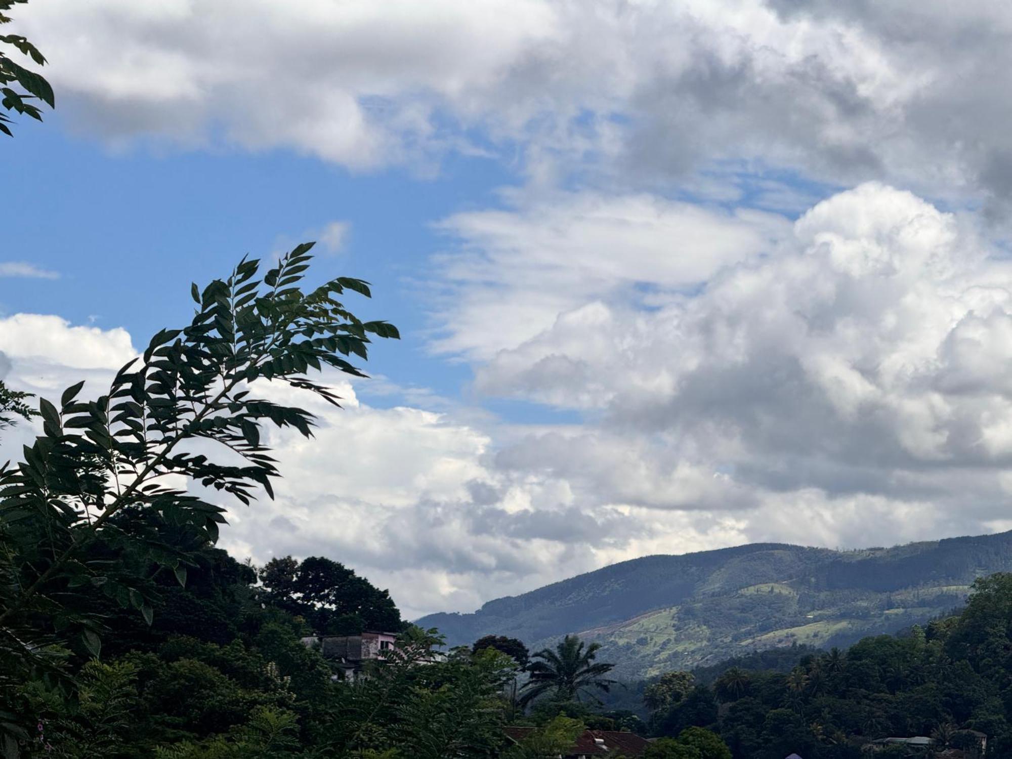 Misty Hills Lakeview Lounge Lodge Kandy
