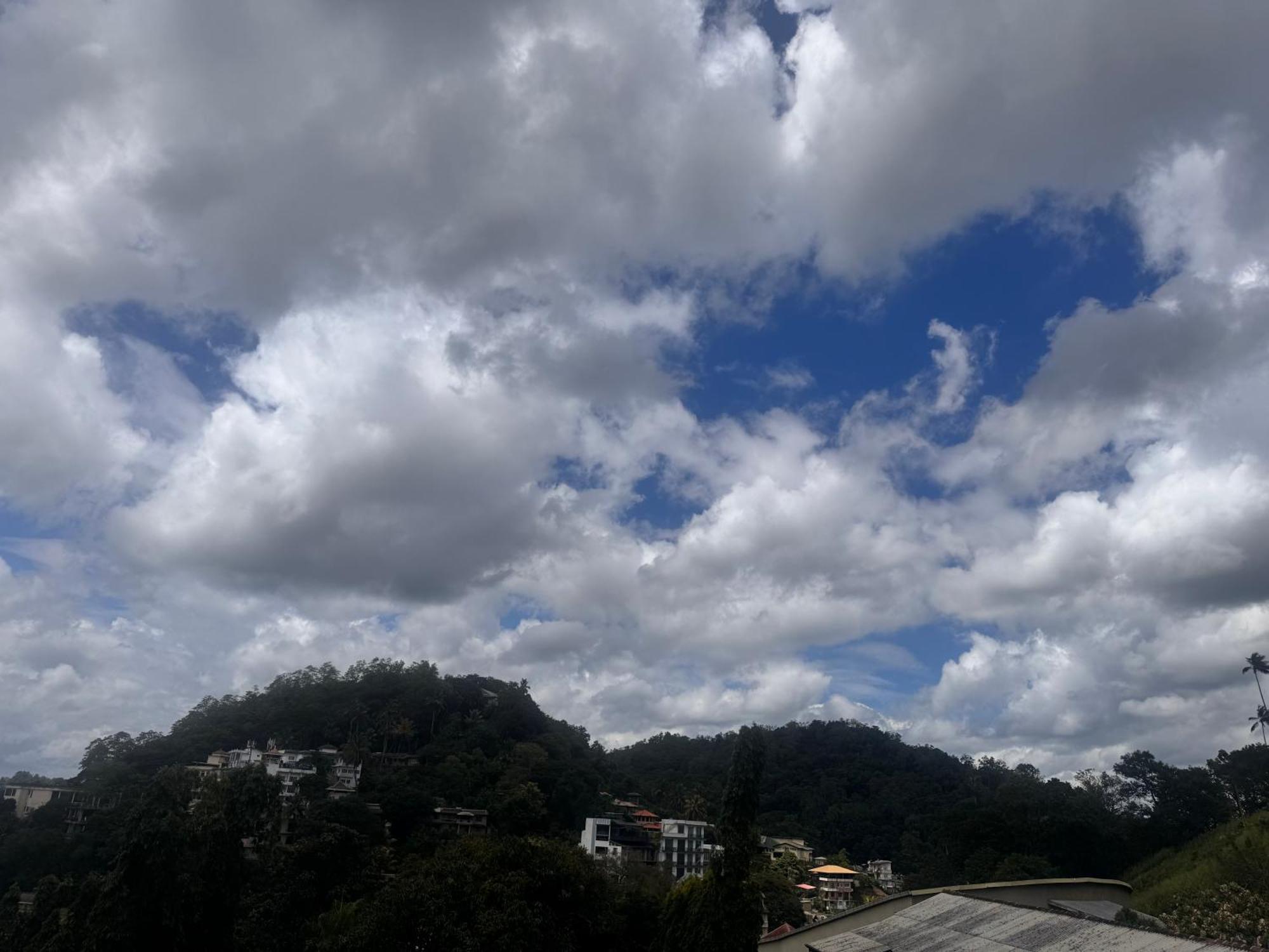 Misty Hills Lakeview Lounge Kandy