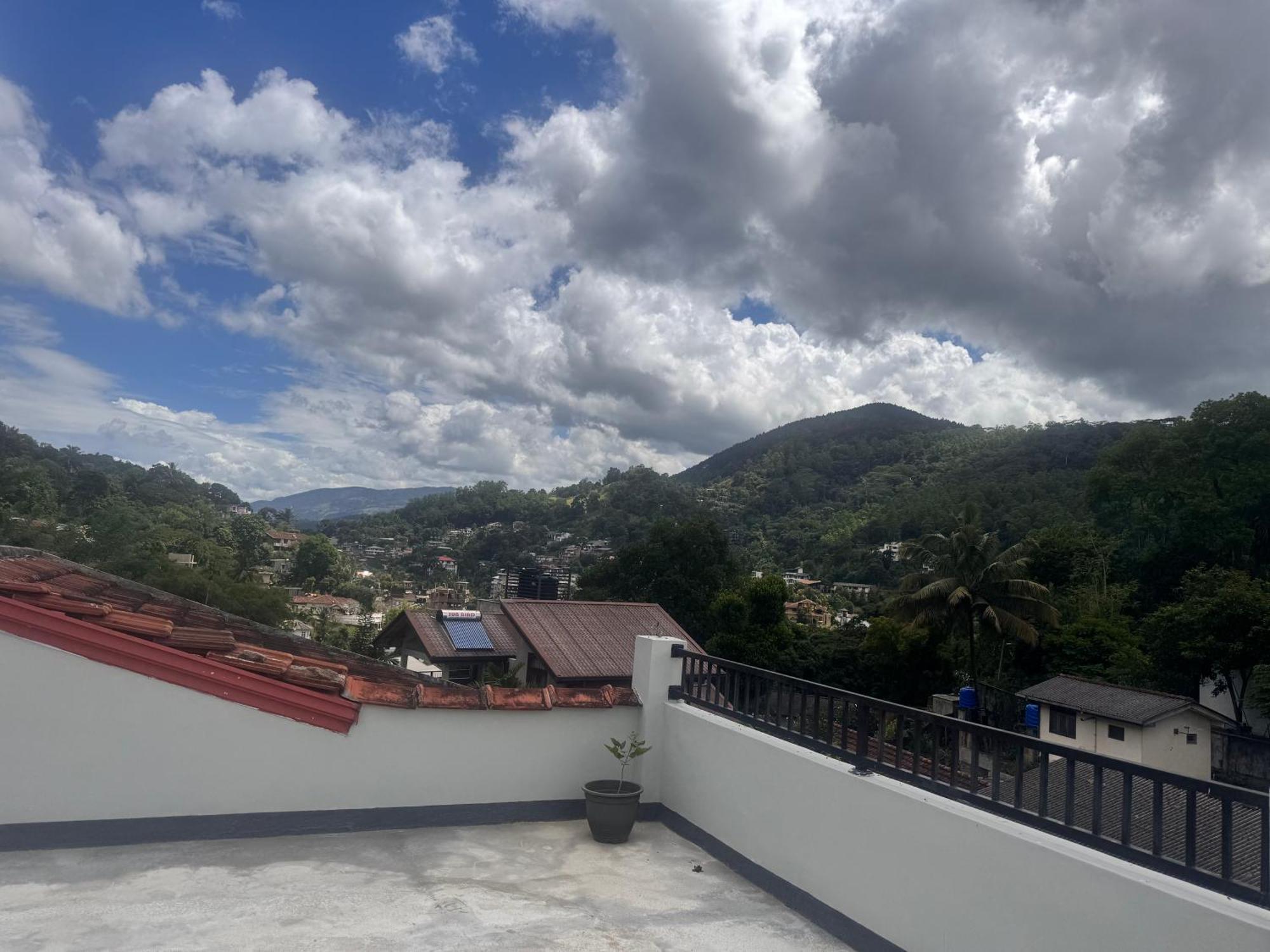Misty Hills Lakeview Lounge * Kandy