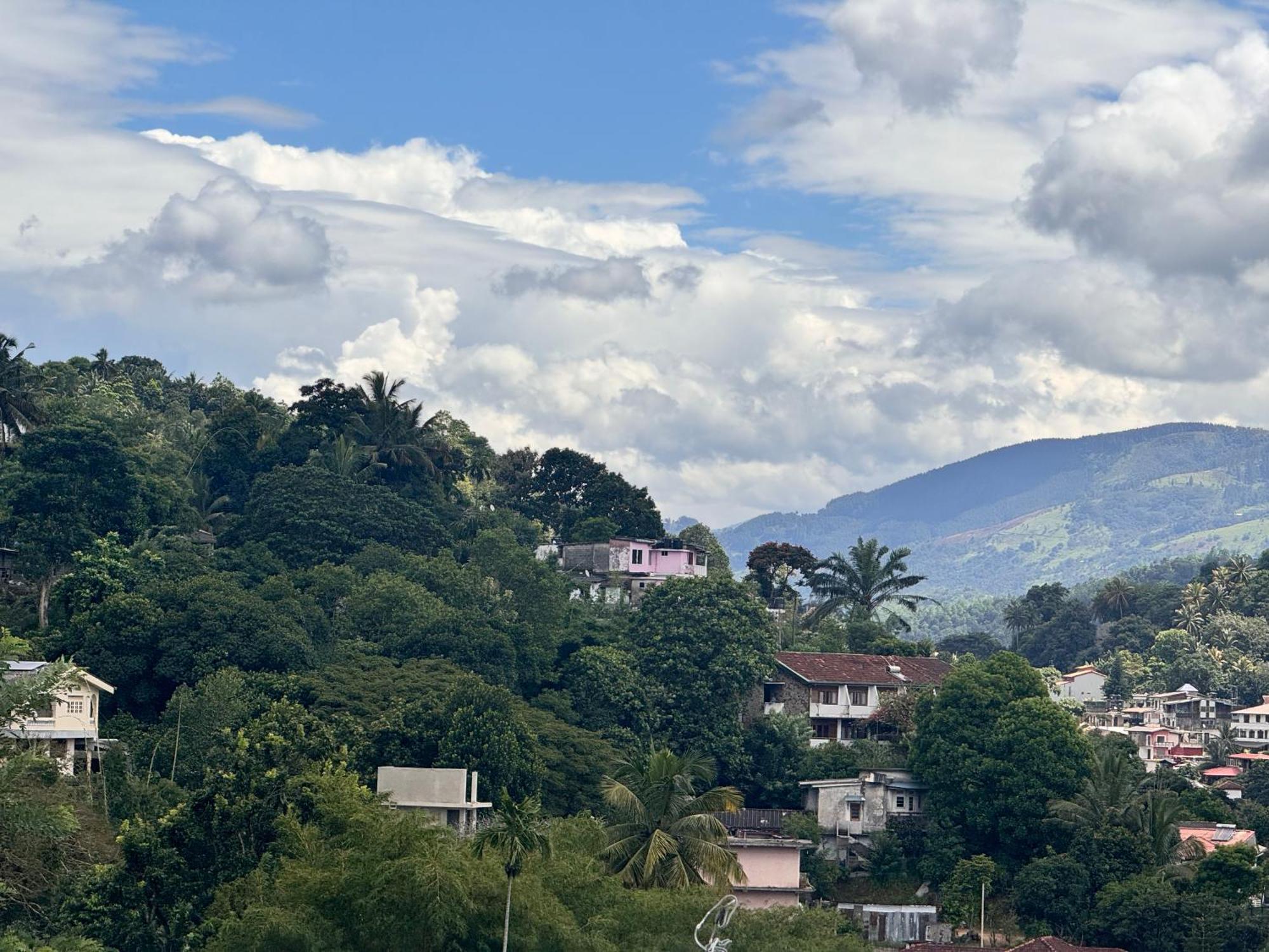 Misty Hills Lakeview Lounge Kandy