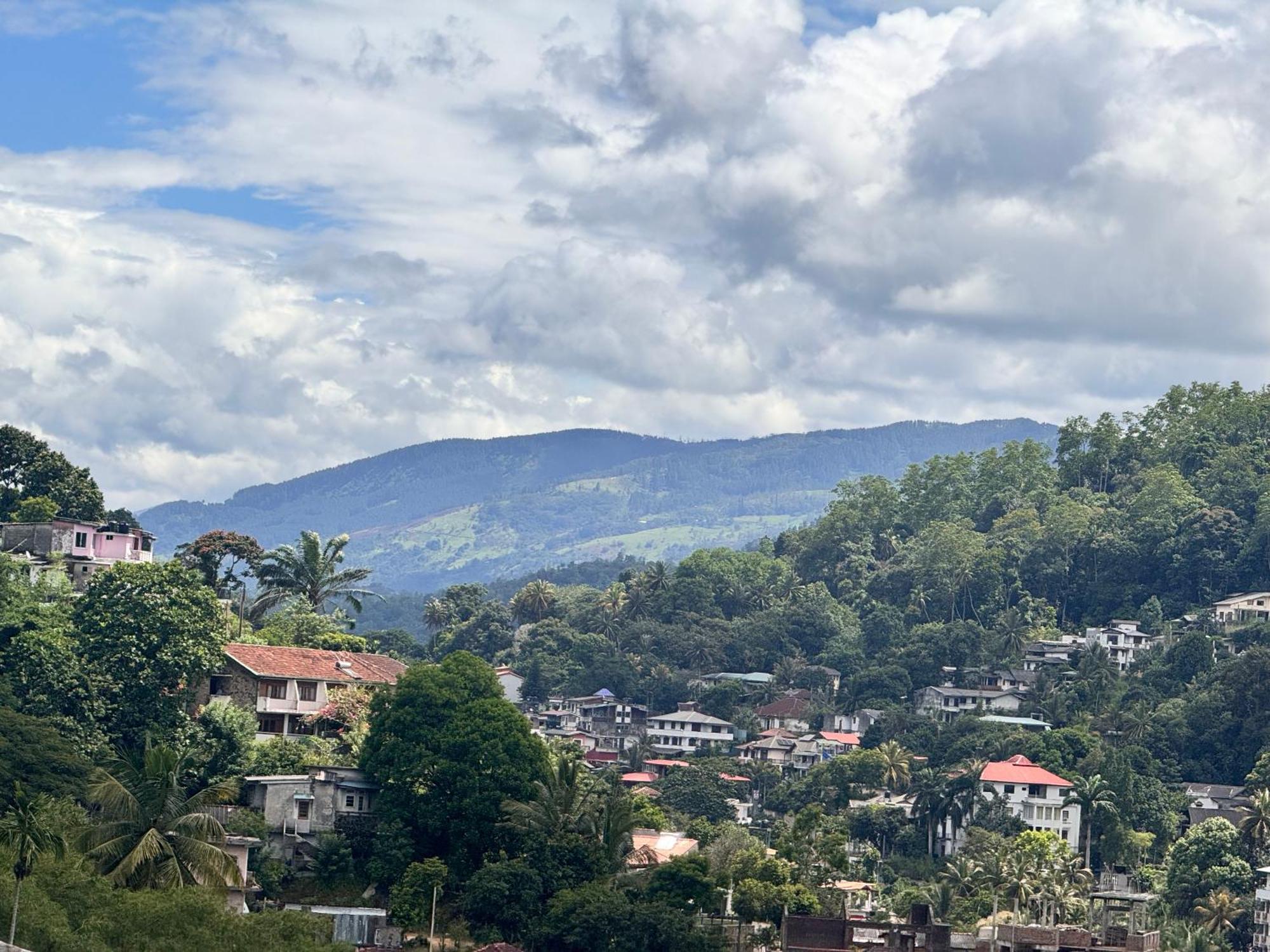 Misty Hills Lakeview Lounge Kandy